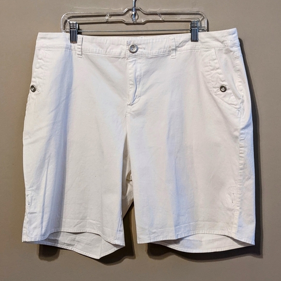 American Eagle Outfitters Shirt & Shorts - Picture 7 of 9